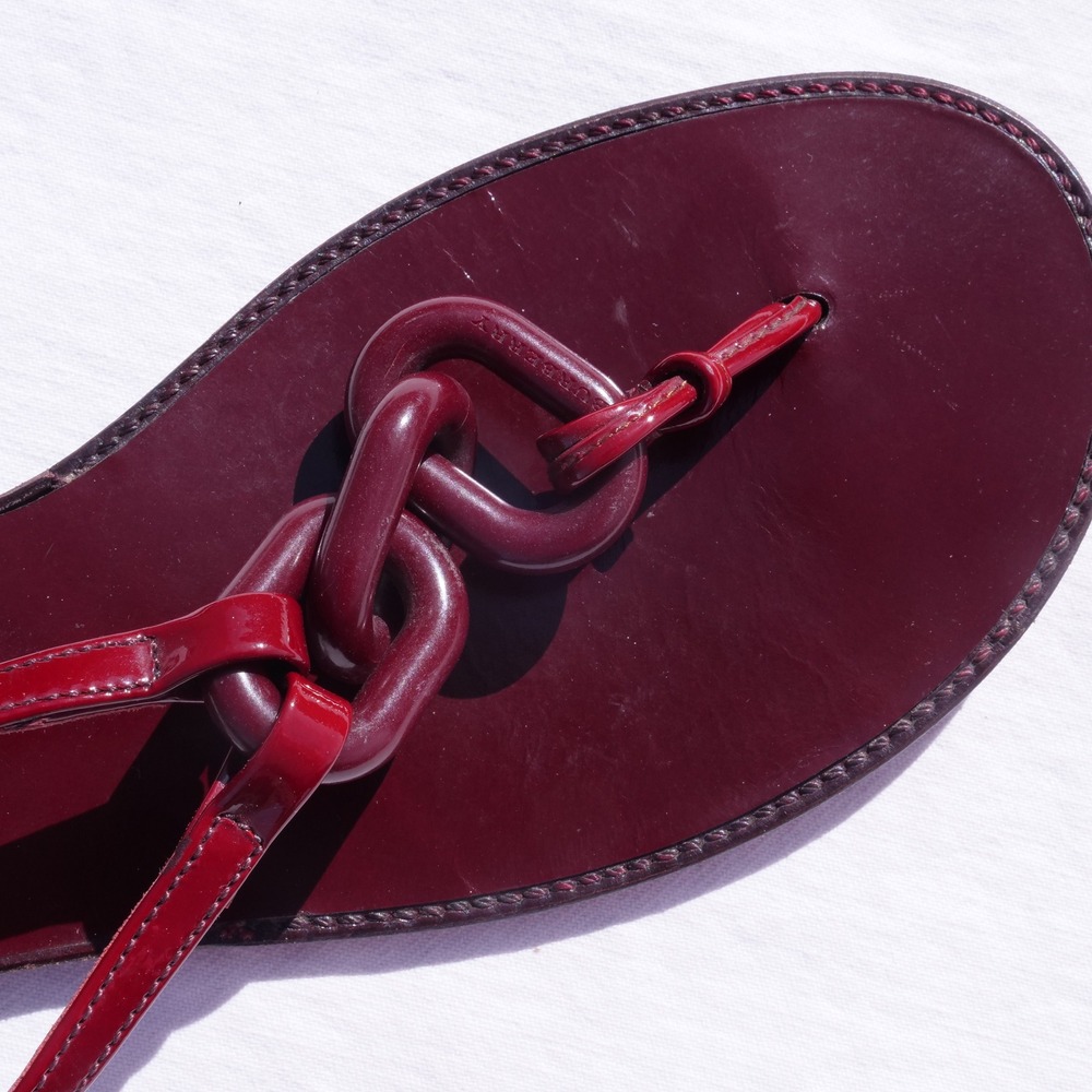 Archival‎ Burberry burgundy/wine patent leather chain accent flat thong sandals - Picture 5 of 8